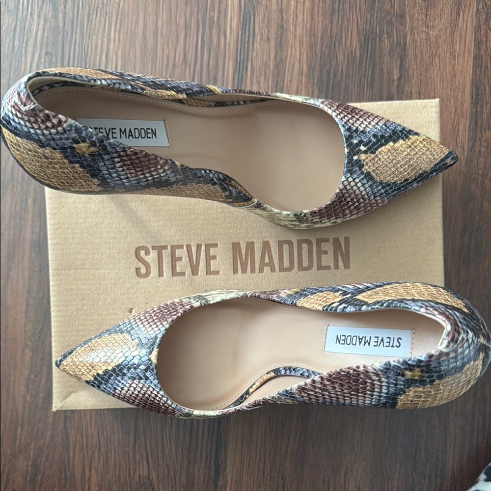 Steve Madden Brown and Cream Heels Snakeskin Pattern